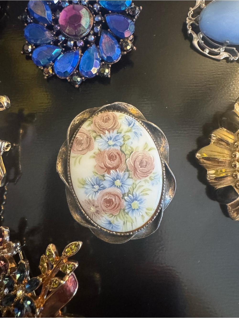 Vintage Brooch Lot – 9 Pieces – Rhinestone, Enamel, Porcelain, Statement Pins - Picture 14 of 16